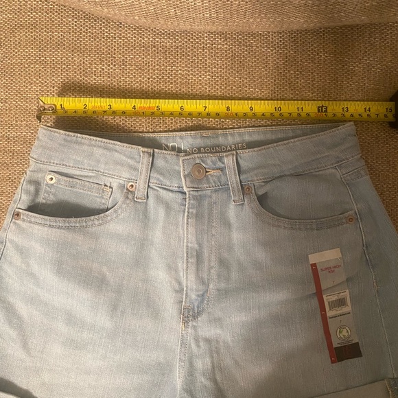 NWT No Boundaries light denim shorts. Super High Rise curvy mom short - Picture 3 of 3